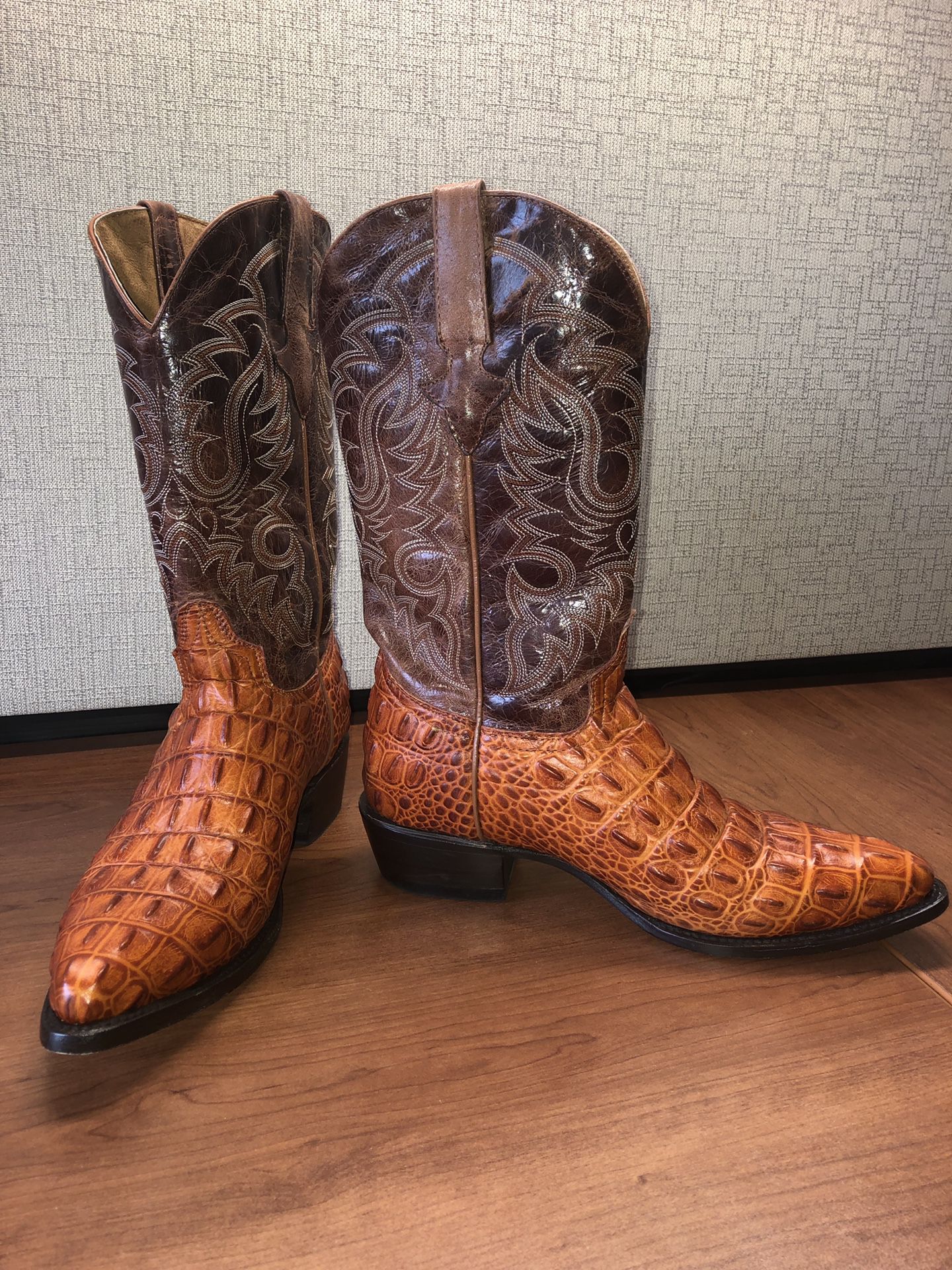 Cowboy boots 10 1/2 US size brand name Texas legacy 100% leather for sale $130. Botas Vaqueras marca Texas Legacy 10 1/2 talla, cuero 100% real a la