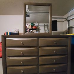 8 Drawer Dresser