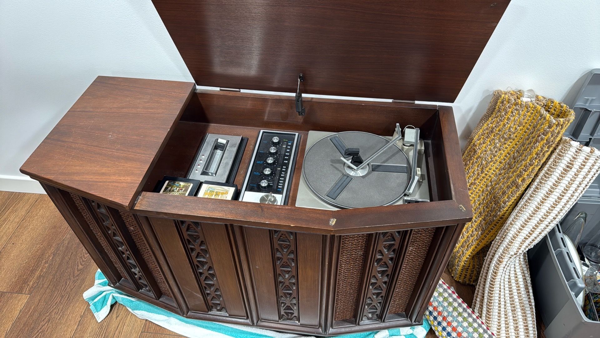 Vintage console record &8 track player