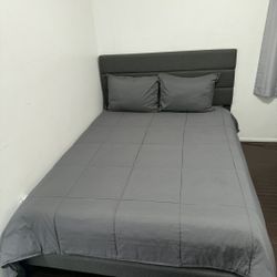 Modern Gray Upholstered Platform Bed with Memory Foam Mattress – Queen