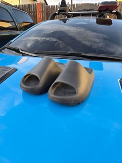Yeezy Slides size 5 onyx