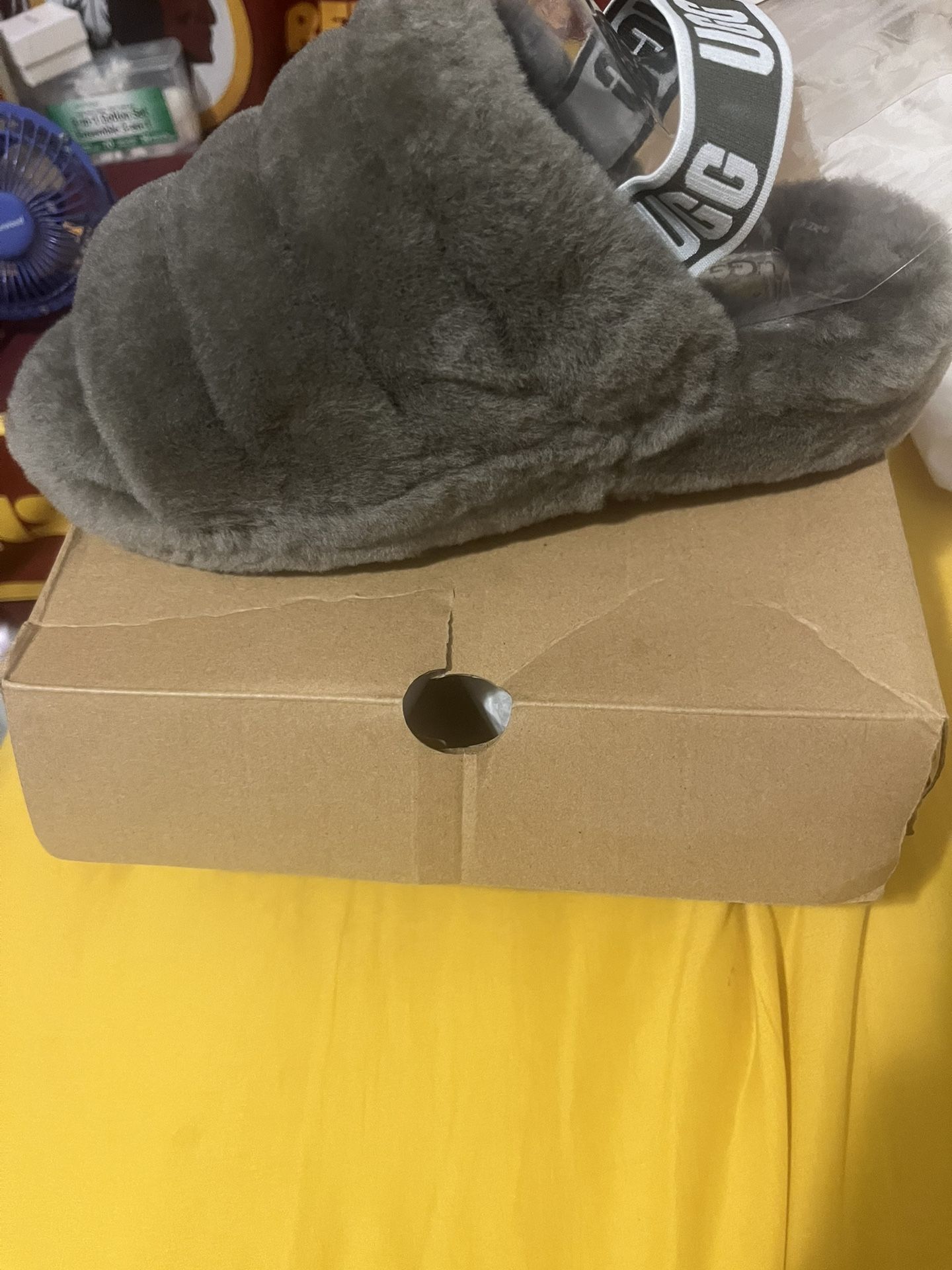 New!!  UGGS Size 10  Women Fluff Yeah Slide (Color) Grey/Charcoal $100.00) now👉🏽 $80