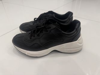 Gucci Rhyton Sneakers Size 11