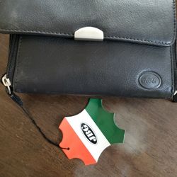 ***NEW Genuine Italian Leather Cross Body/Purse Lots Of Compartments