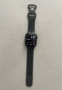 Apple Watch Series 7 45mm GPS Midnight Aluminum Black Sport Band 77% Battery