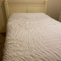 Queen Bed Set and Mattress 