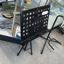Adjustable music stand