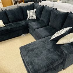 Stylish Stunning Reversing Chaise Sectional