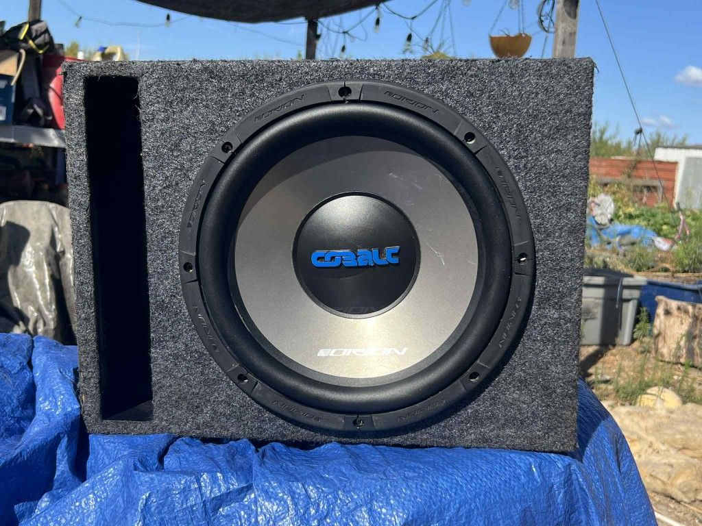 Orion Cobalt sub 12 in a ported box good condition with Power Acoustic 2500 watt amp