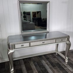 Ashley Vanity with Mirror / Entry Table Console