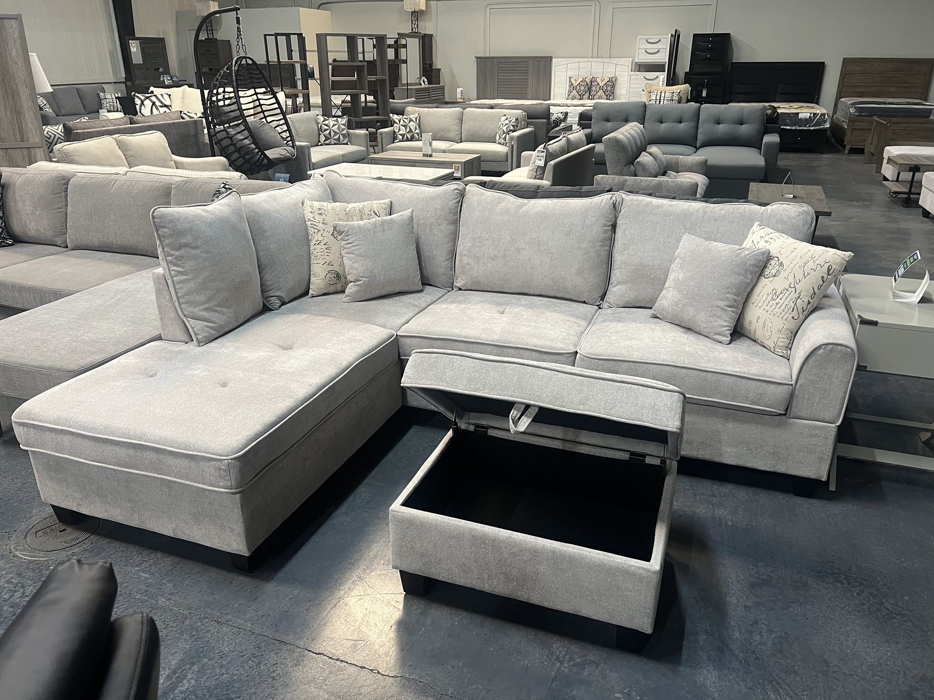 Small L Sectional With FREE ottoman