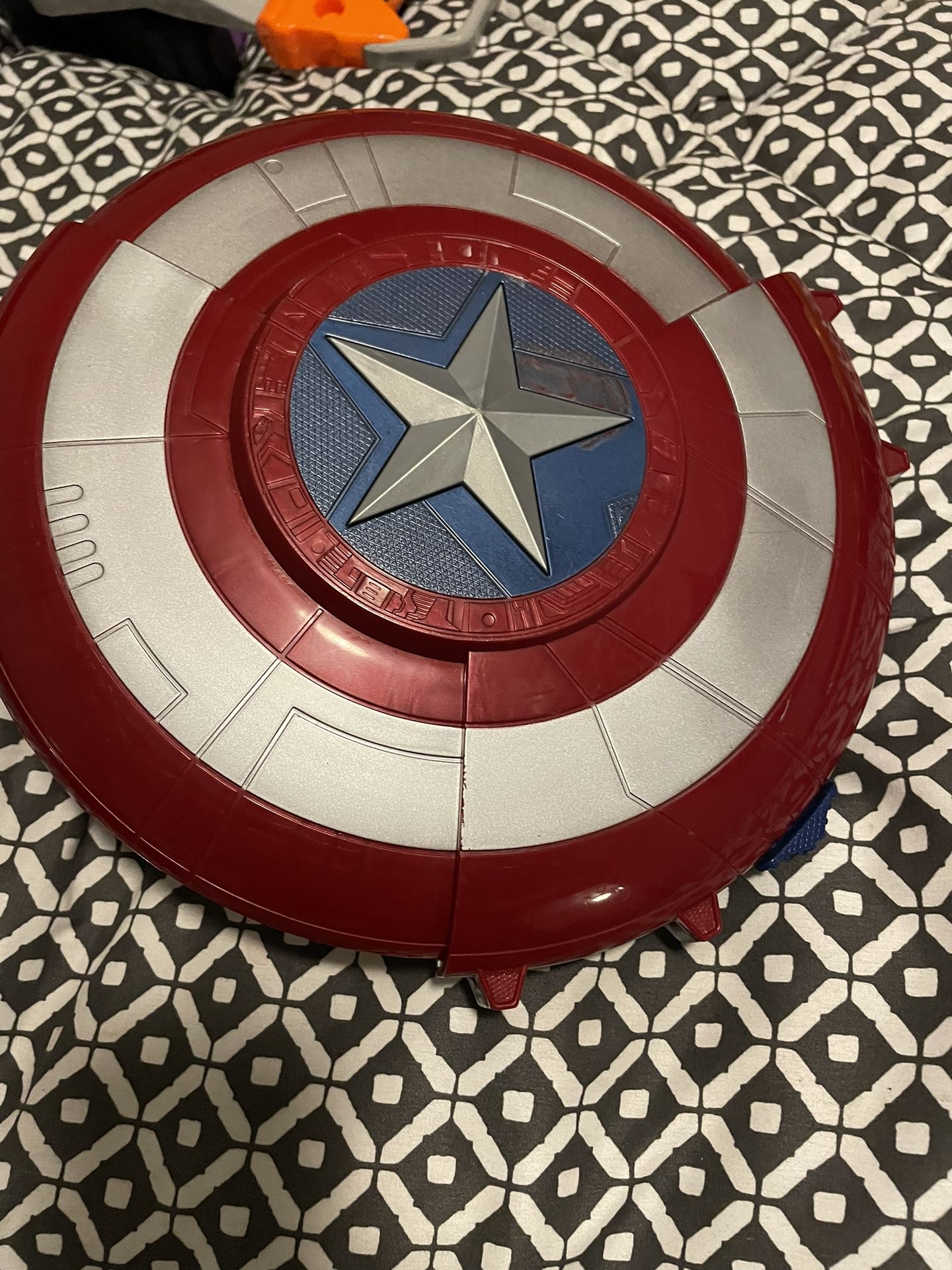 Nerf Captain America Shield Blaster  