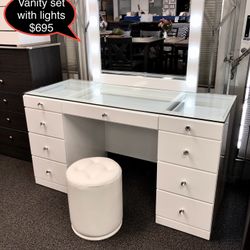 STORE CLOSING !!! Beautiful Vanity Set 