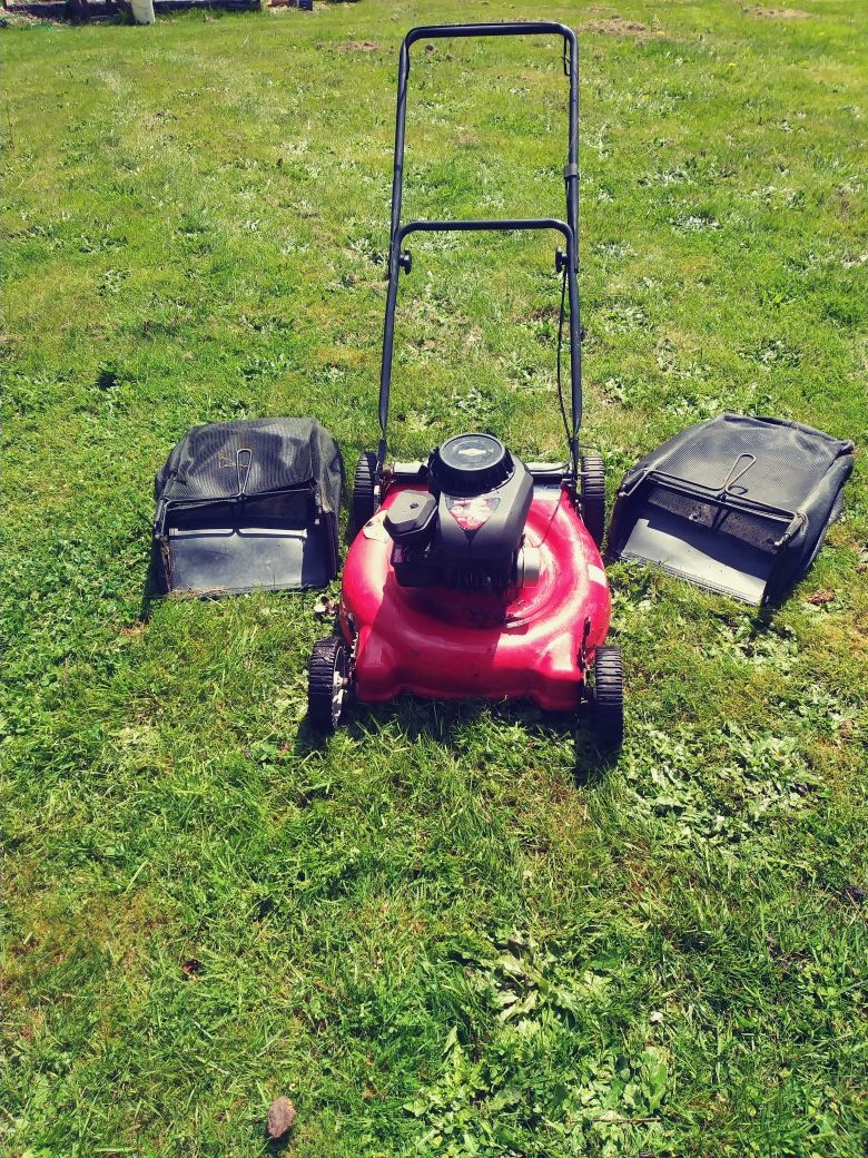 Briggs and Stratton gas mower and 2 grass catchers for Sale in Auburn