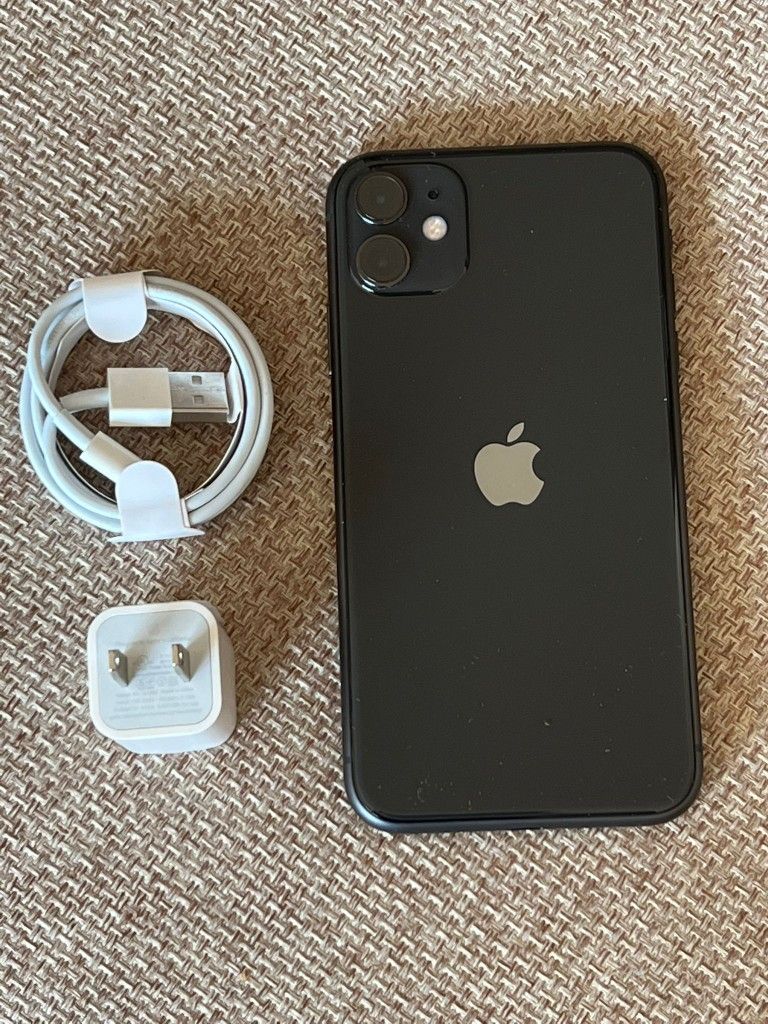 iPhone 11 , Unlocked for all Company Carrier , Excellent Condition Like New