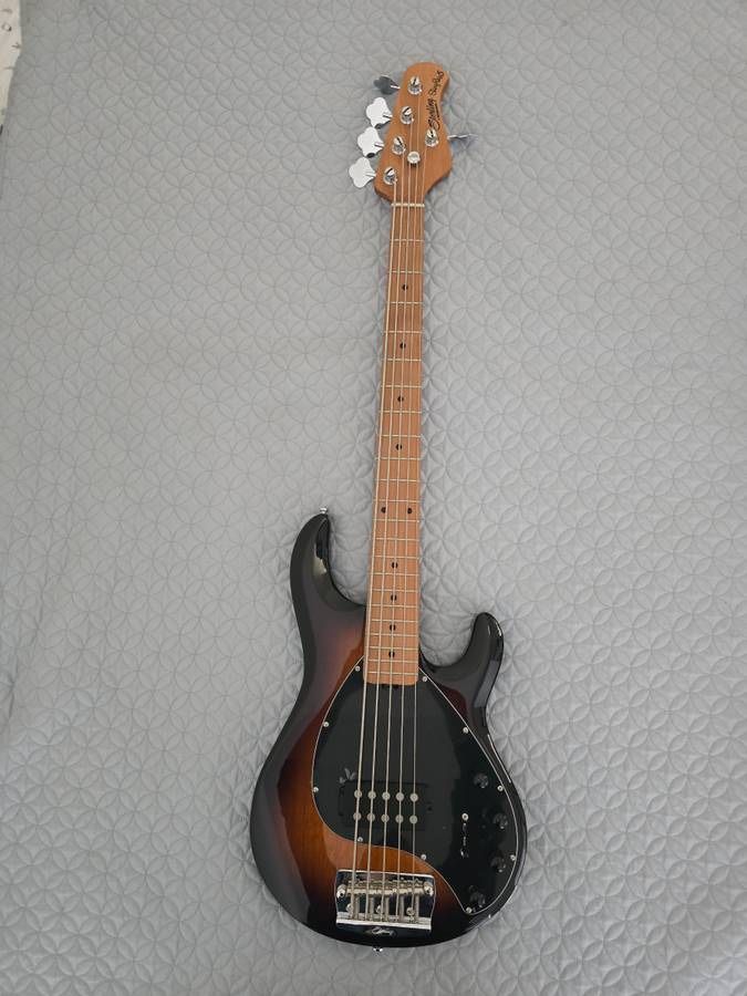 Selling 3 Guitars/Basses