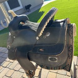 Saddle BUNDLE **BARELY USED** make an offer