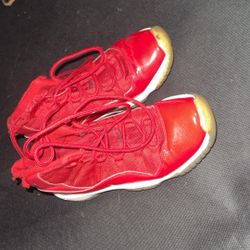 Gym Reds 11s Size 5 M USEDDDD