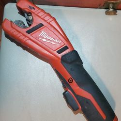 Milwaukee M12 Tubbing Cutter 