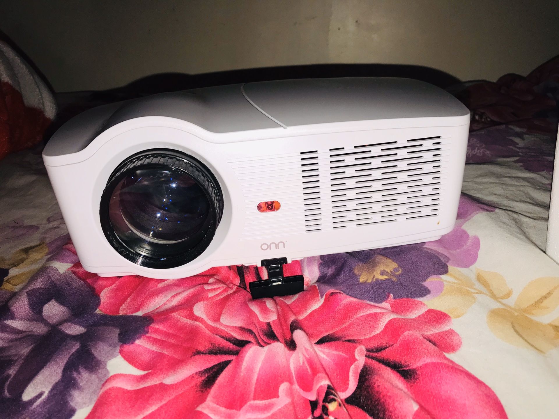 720p portable projector