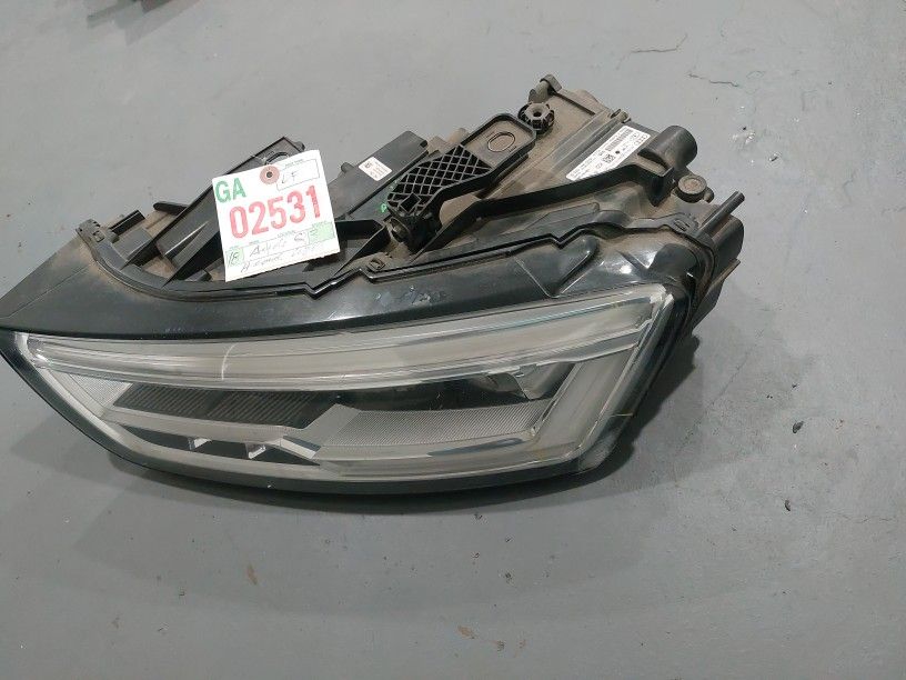 2018 Audi Q3 LEFT HEADLIGHT 