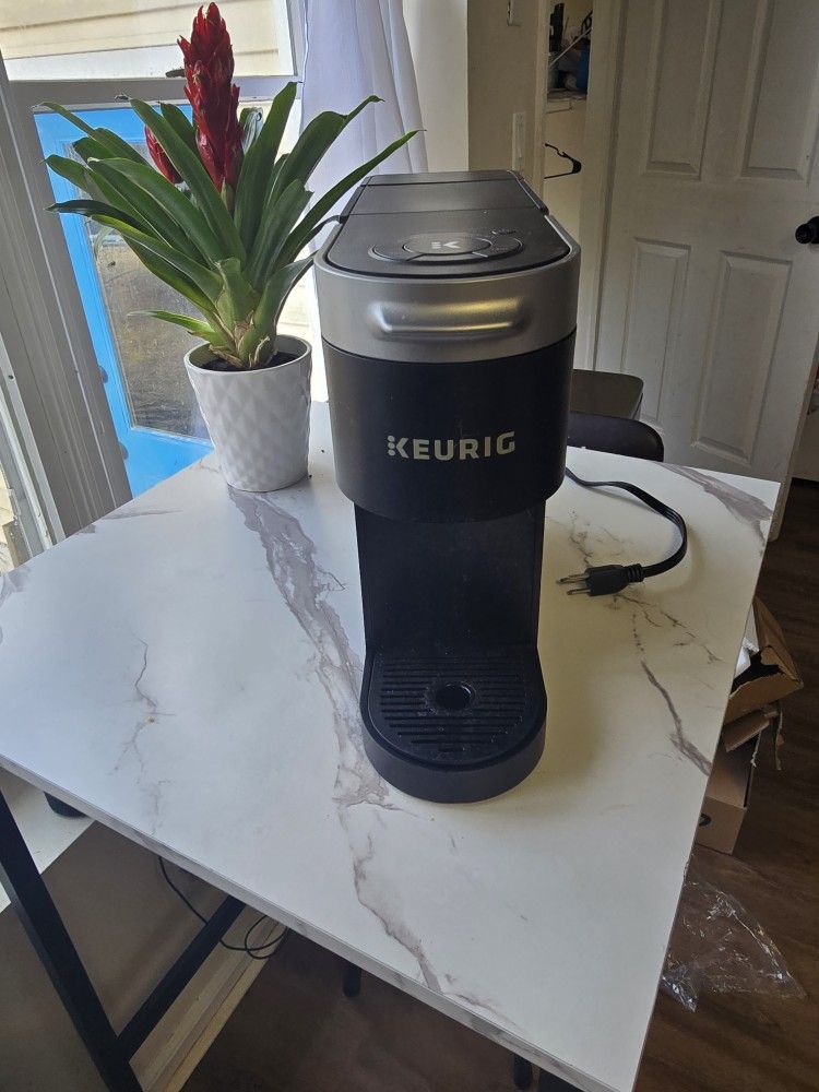 Keurig K-Slim Black Single-Serve K-Cup Pod Coffee Maker