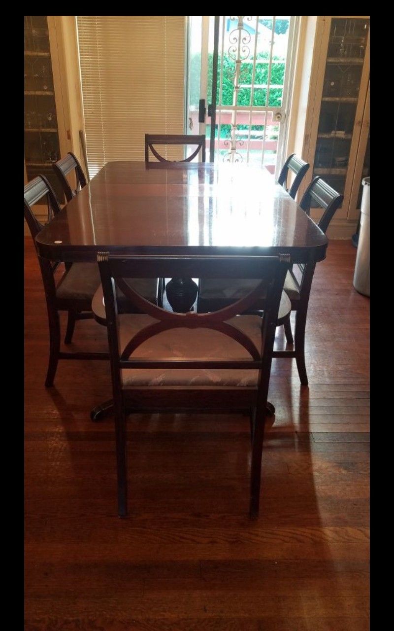 Antique / vintage dining table with 2 arm chairs and 4 side chairs