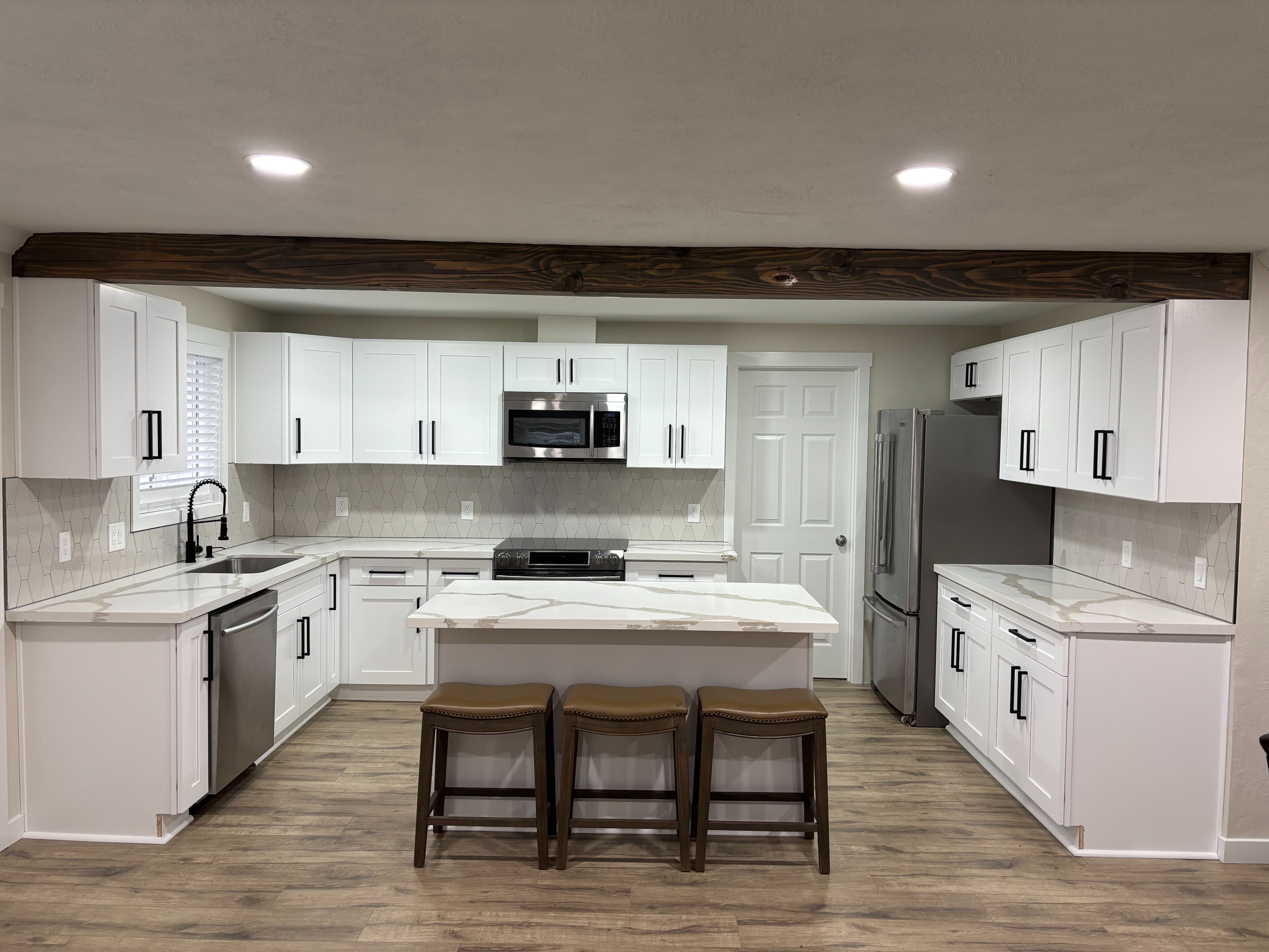 Shaker White Wood Kitchen Cabinets