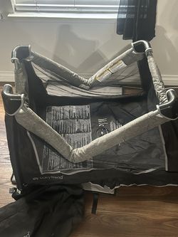 Play Pen. Baby Trend ' 