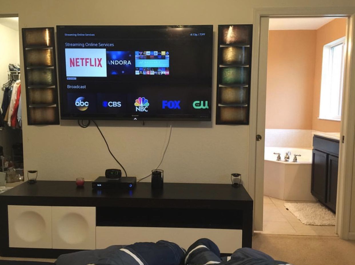 El dorado furniture Modern tv stand like new