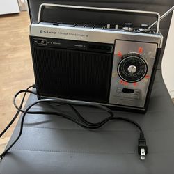 Vintage Sanyo FM/AM Stereocast 8 Portable Radio – Model M8400 (Made in Japan)