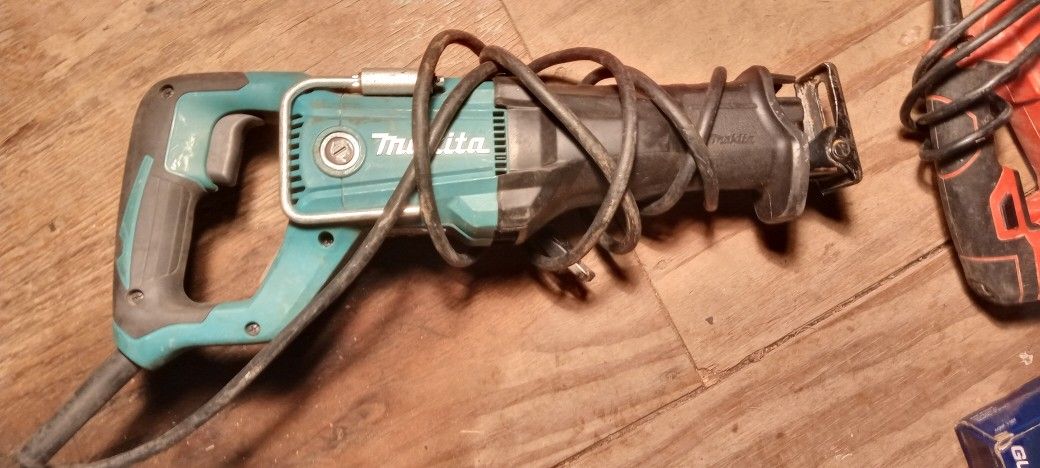 Makita reciprocating saw