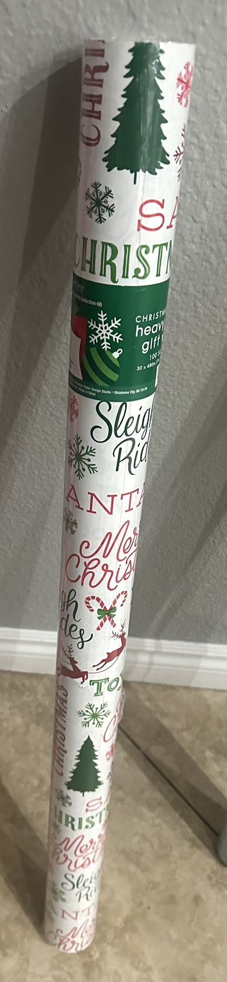 New Roll Of Heavy Duty Christmas Wrapping Paper 100 Sq Feet