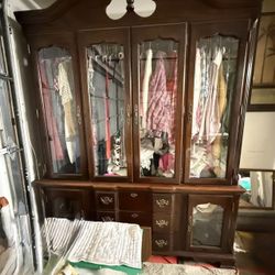 Free classic China Cabinet feature