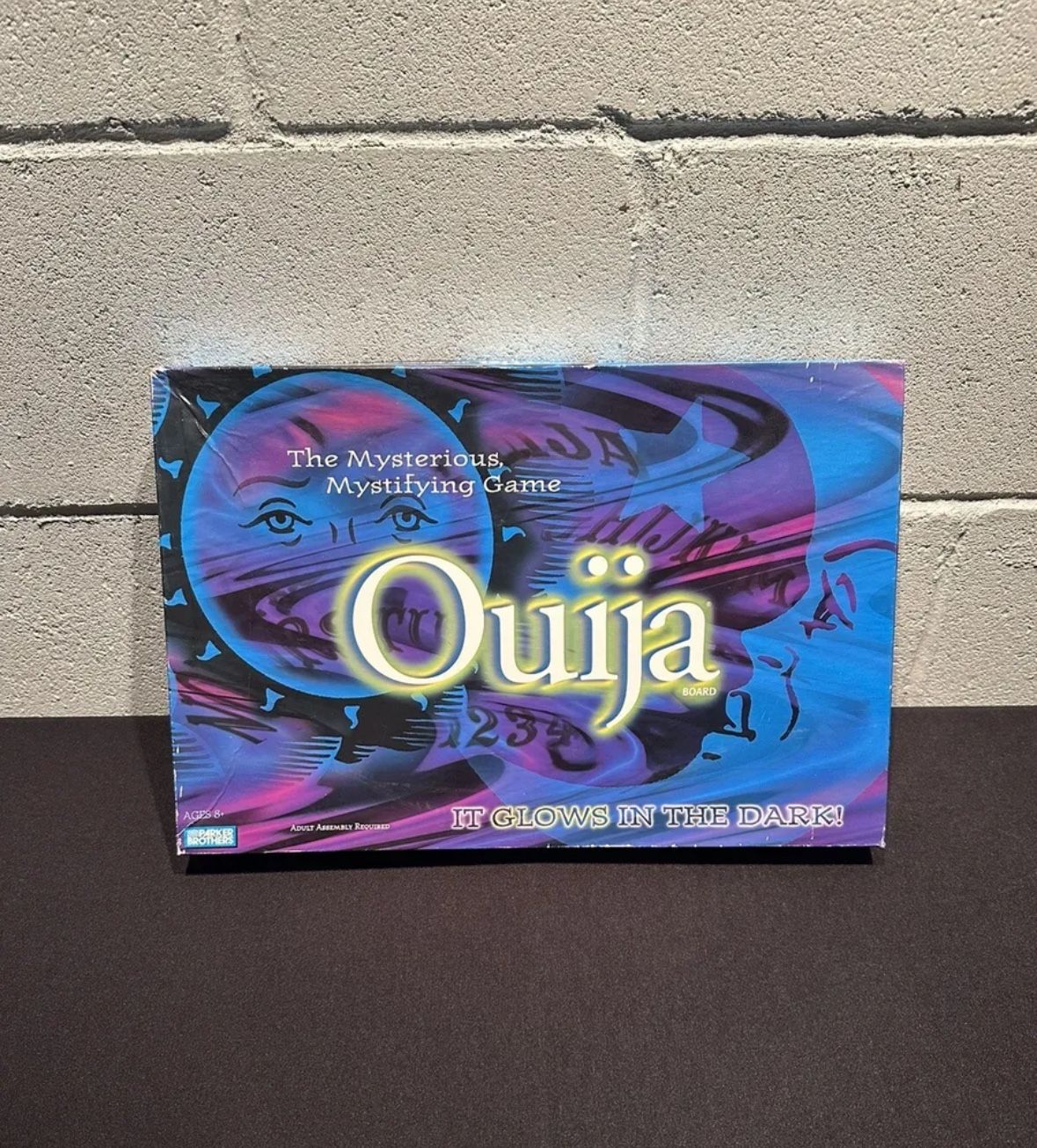 Hasbro Gaming 00600 Wooden It Glows in the Dark Mysterious Gaming Ouija Board