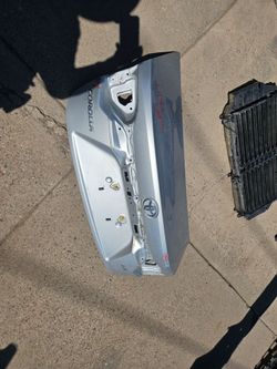 Toyota corolla trunk oem 19 to 25