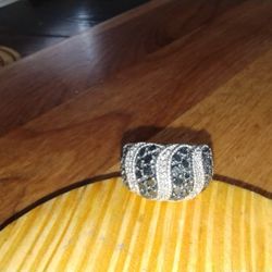 Black & White Diamond Wavy Ring