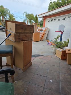2 bedrroms furniture qeeun zise  fear condition nice all wood