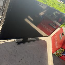 32” TCL Roku TV – Works Great – HDMI + Streaming