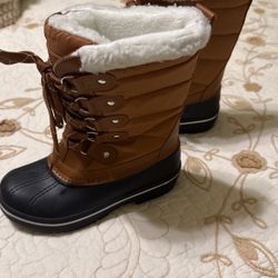 Girls Snow Boots Size 1 Brand new 