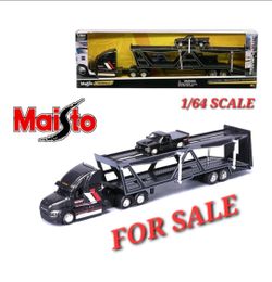Maisto 1:64 Mack Anthem Open Trailer w/ 1993 Chevrolet 454 SS Pickup Black