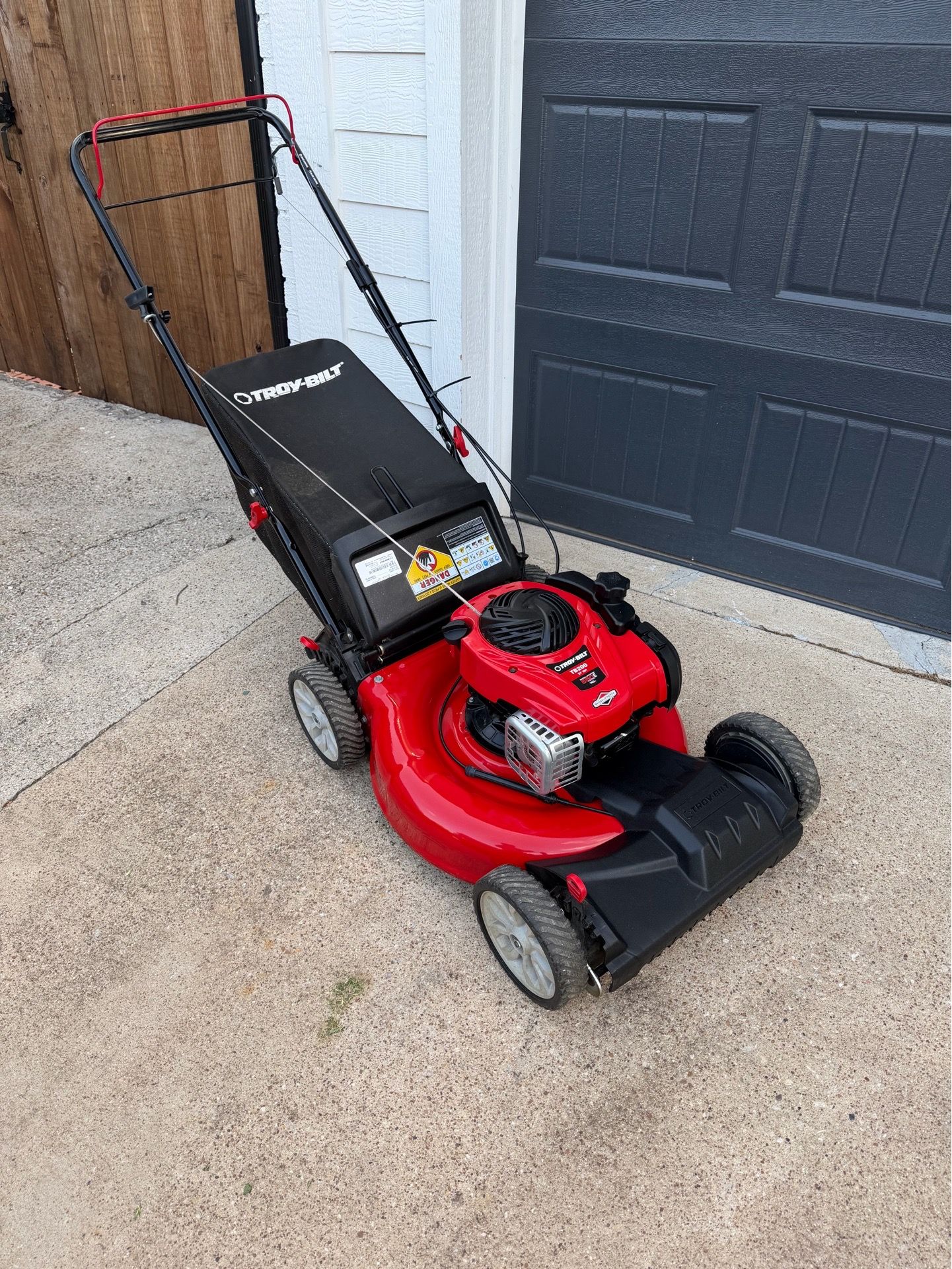 Craftsman self propelled lawn mower (with bag)