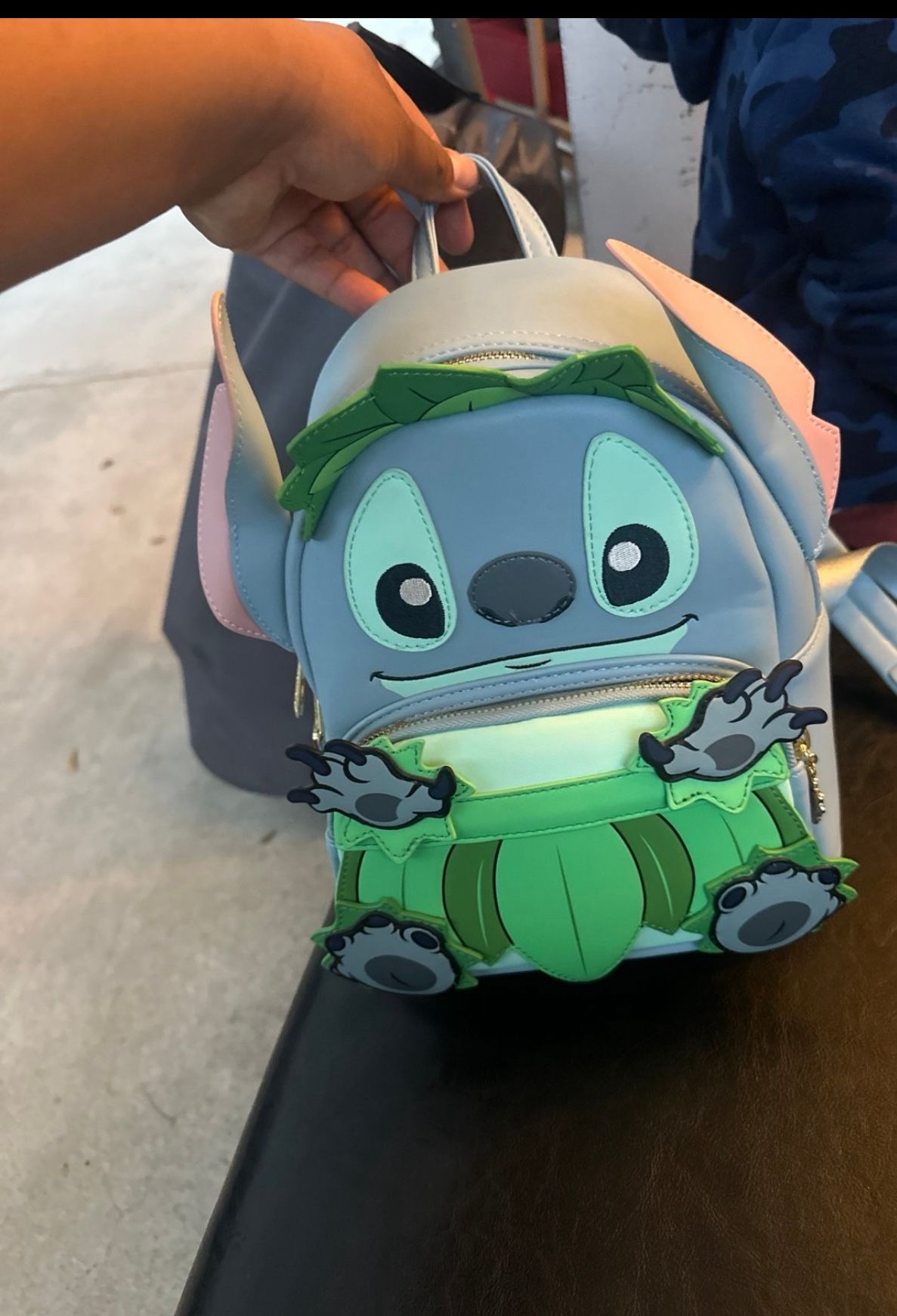 Disney lounge fly stitch luau