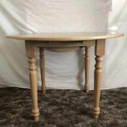 Nice leaf table in great shape!