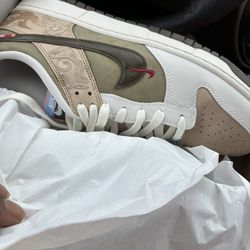 NIKE DUNK LOW SE “LNY”