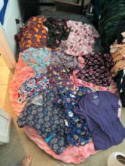 Scrub tops (12)