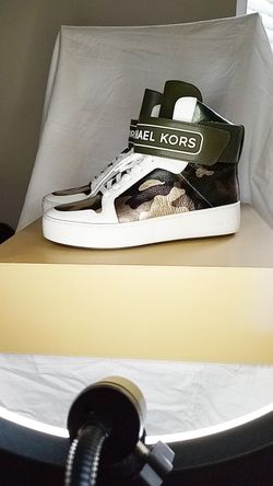 WOMEN'S MICHAEL KORS Size 9.5