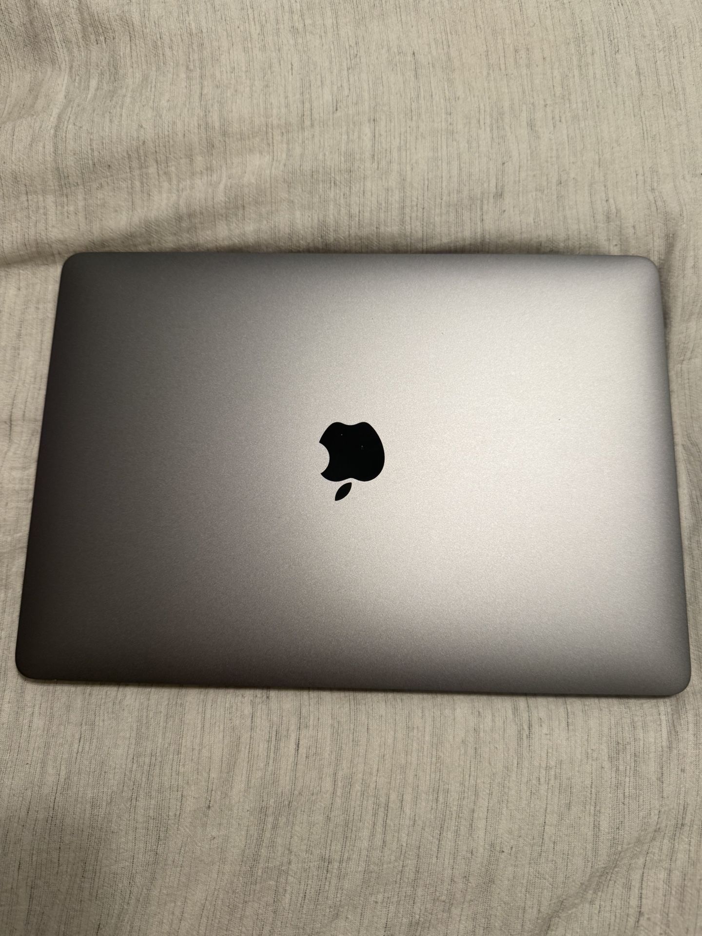 Mac Book Pro Laptop 13