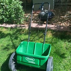 Scott's AccuGreen Seed Spreader on Wheels 46" tall