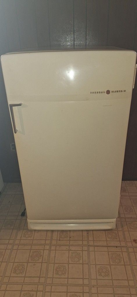 Vintage Ge Refrigerator